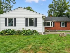 Building Photo - 427 Old 122 Rd