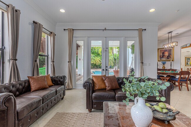 Building Photo - 10703 Versailles Blvd