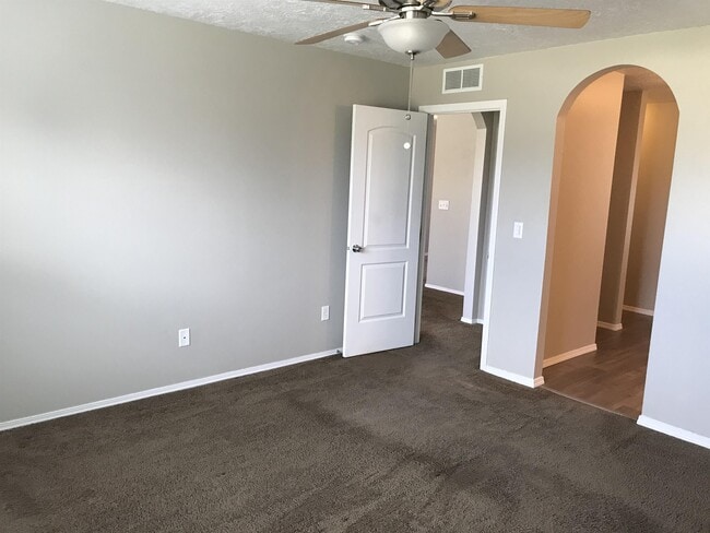 Building Photo - 739 N Pringlewood Pl