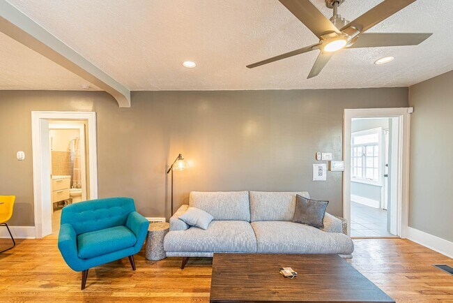 Building Photo - 722 Marquette Ave NW