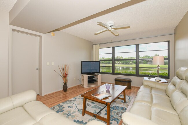 Building Photo - 20 Plantation Dr