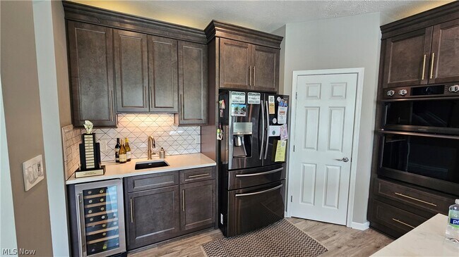 Building Photo - 9337 Ellis Way