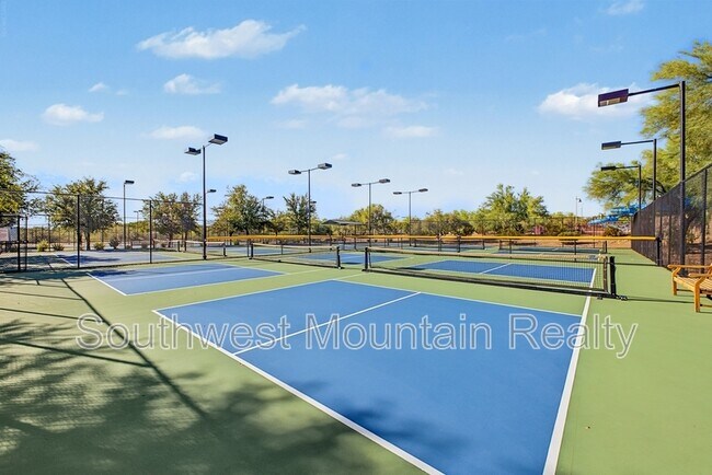 Building Photo - 2346 N Monticello Dr