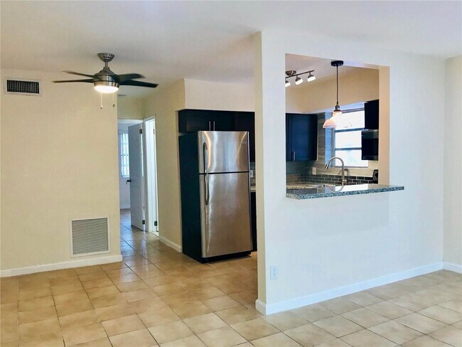 Building Photo - 521 NE 62nd St