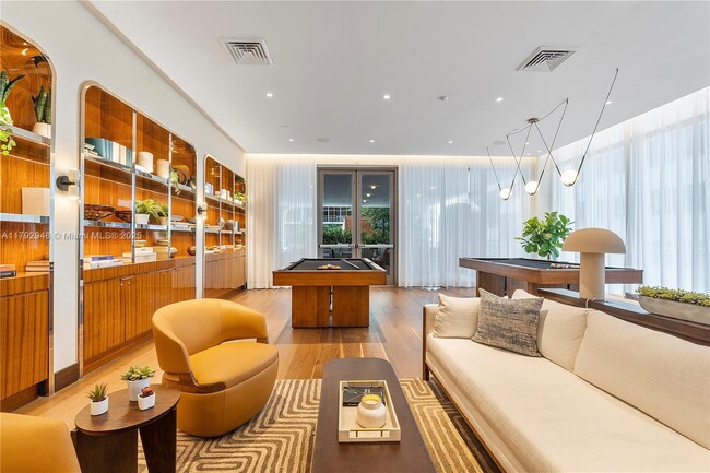 Building Photo - 2678 Tigertail Ave