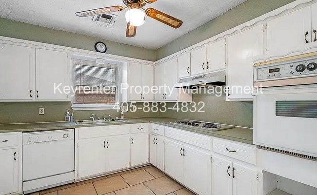 Building Photo - Spacious 3BD, 2BTH Home Right off 12th AVE Minutes from the highway and 5 Minutes from OU Campus!