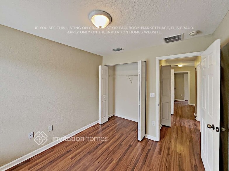 Building Photo - 5821 Azalea Cir