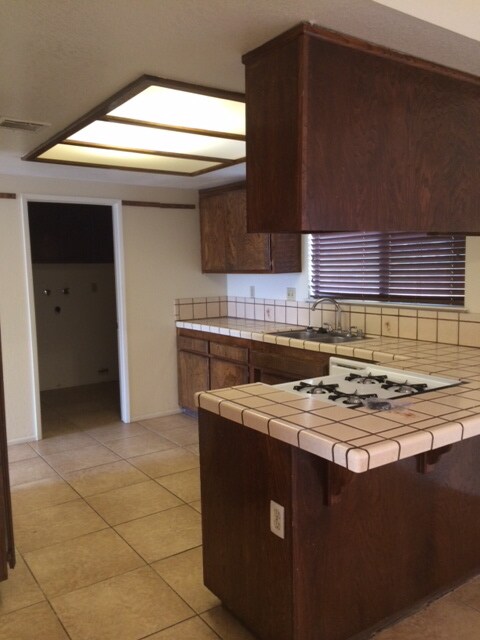 Building Photo - 3 BEDROOM HOME IN APPLE VALLEY