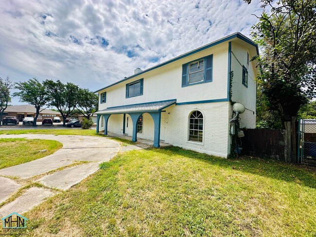 Building Photo - Prestigious Residential Offering: Expansiv...