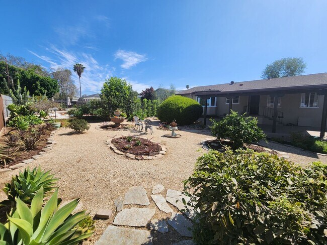 Building Photo - 4950 Rosehedge Dr