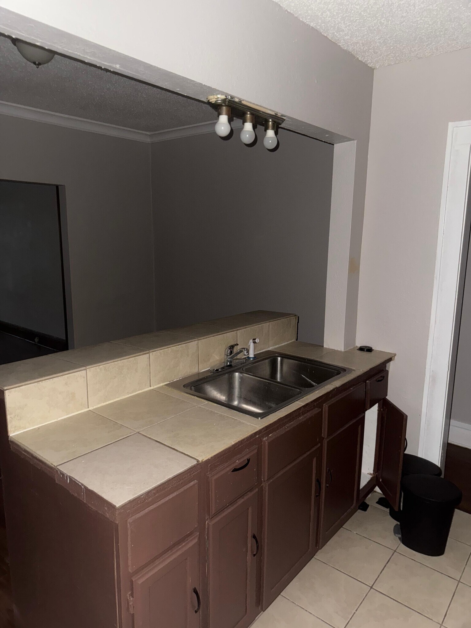 Building Photo - 3233 Chicago Ave