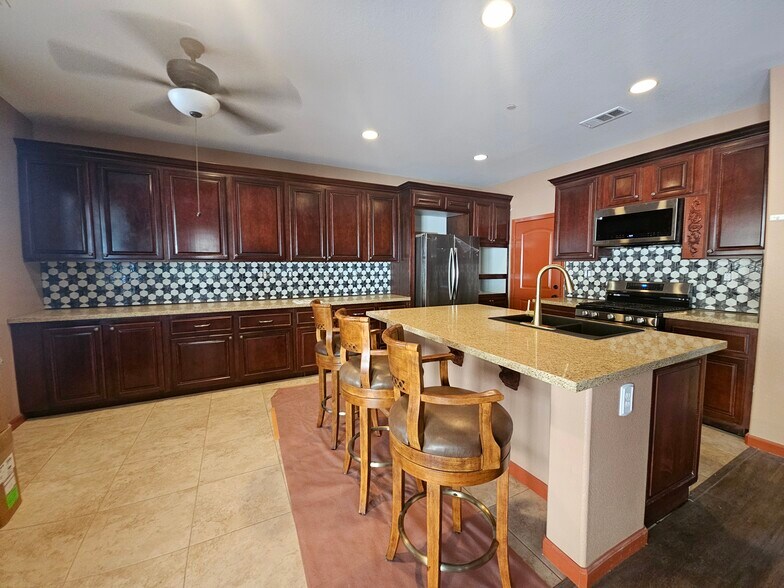 Building Photo - 12164 Dewar Dr