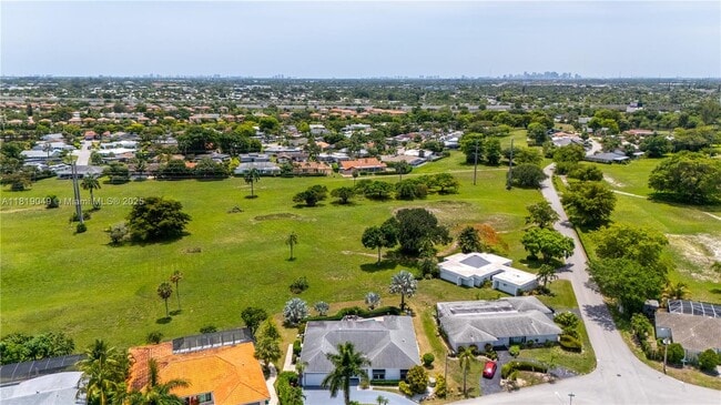 Building Photo - 4902 N Travelers Palm Ln