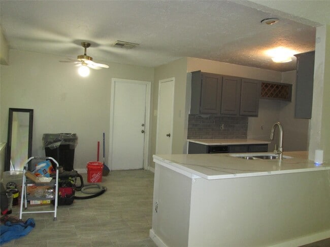 Building Photo - 2506 Portland Dr