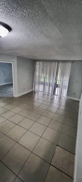 Building Photo - 8215 SW 152nd Ave