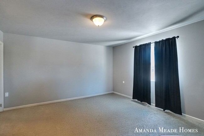 Building Photo - Cozy Living in a Peaceful Setting