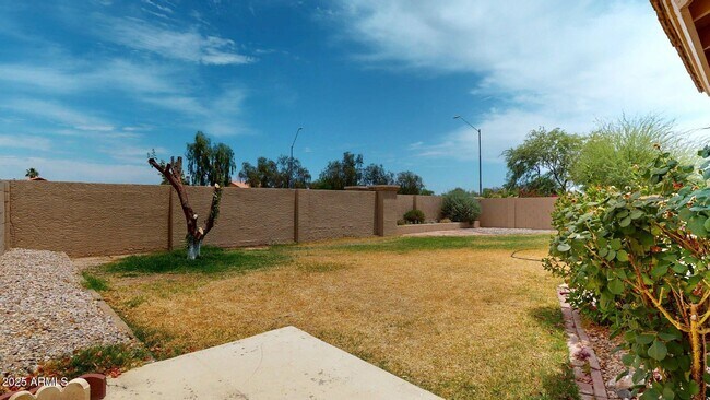Building Photo - 9814 W Menadota Dr