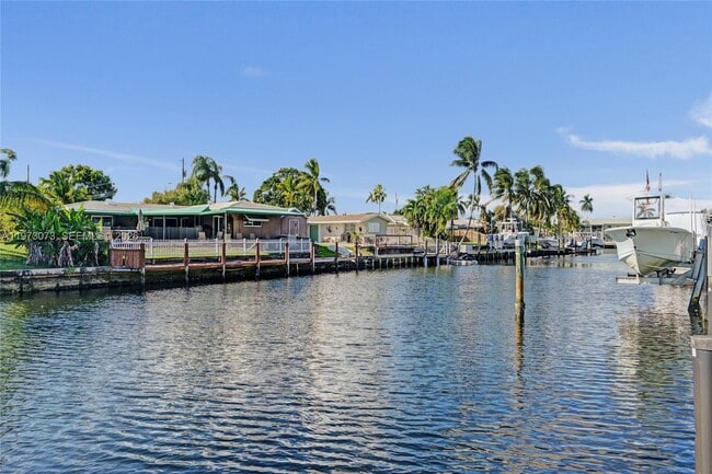 Building Photo - 949 SE 10th Ct