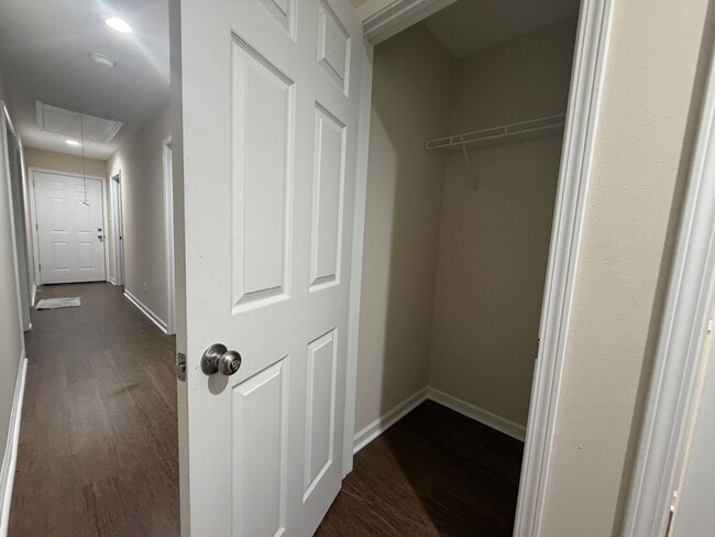 Building Photo - New Home! 4/2!