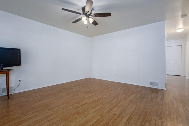 Building Photo - 164 Westway St