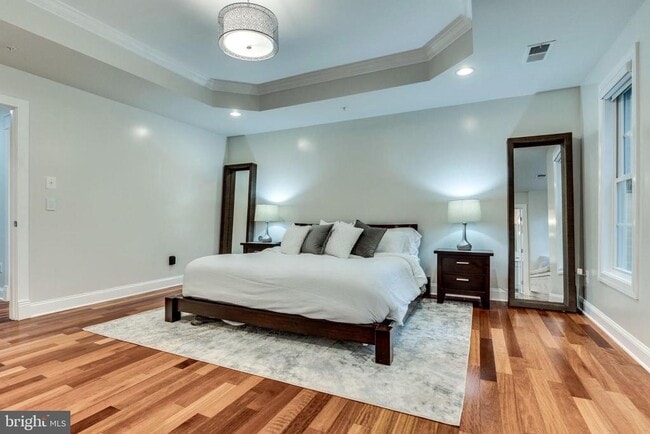 Building Photo - 820 W Glebe Rd