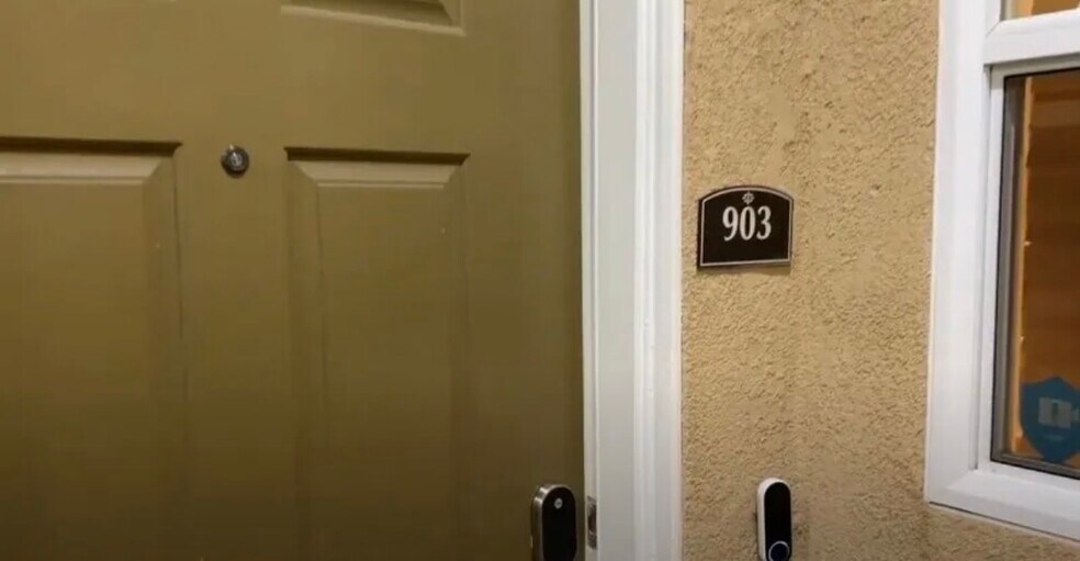 Building Photo - 26432 Arboretum Way