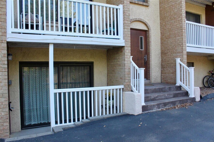 Building Photo - 444 N Clay Ave