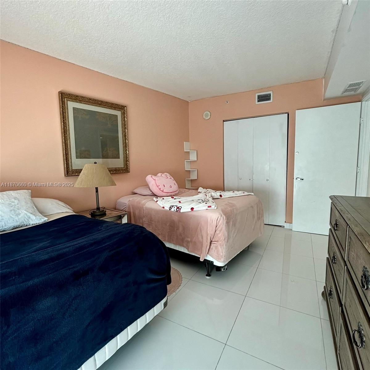 Building Photo - 150 Sunny Isles Blvd