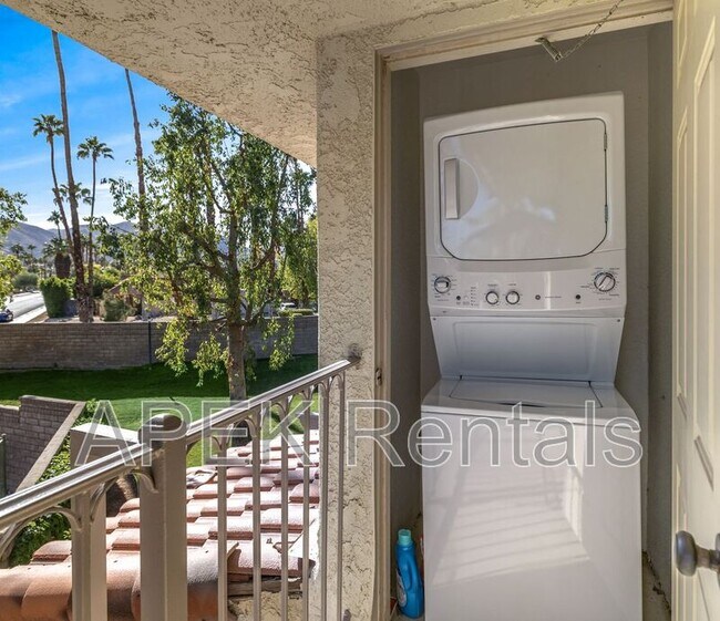 Building Photo - 2701 E Mesquite Ave