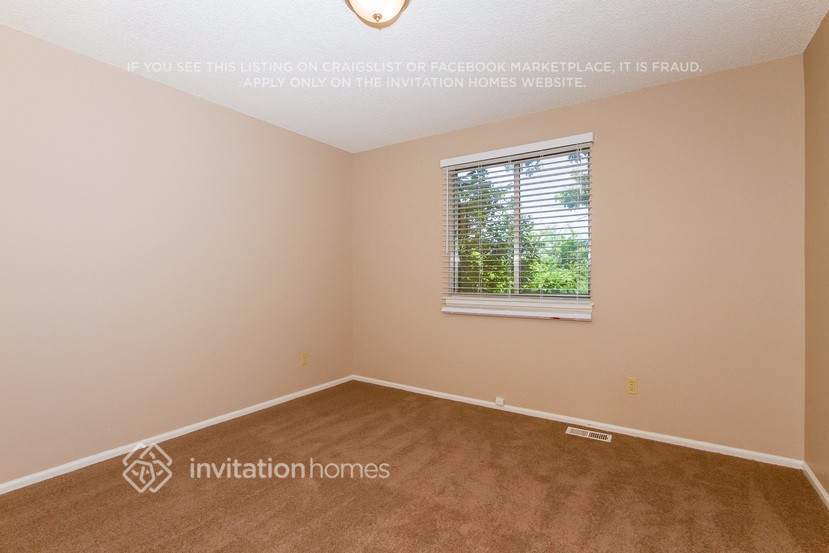 Building Photo - 9276 Clermont Dr