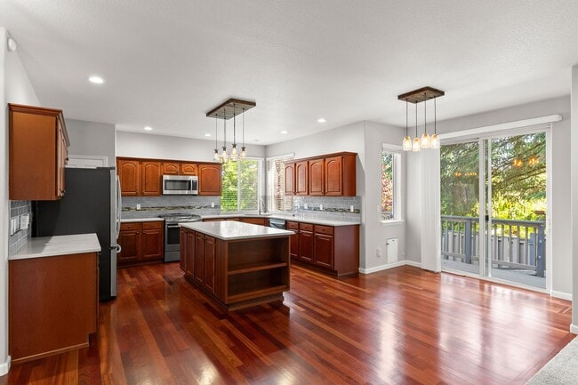 Building Photo - Elegant, Well-Loved, 5 bedroom, 3 bathroom...