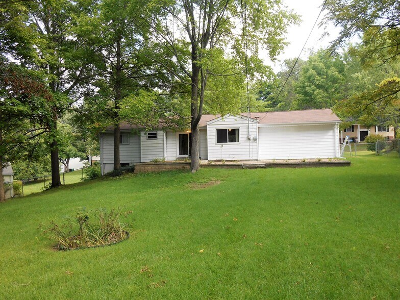 Building Photo - 524 Ranch Dr