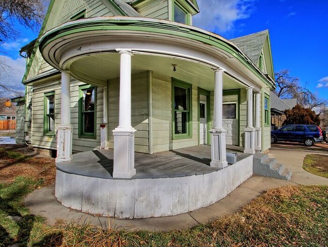 Building Photo - 5 Bed 2 Bath Home Close to Downtown GJ!