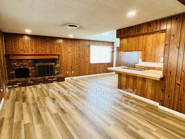 Building Photo - 6212 Friant Dr