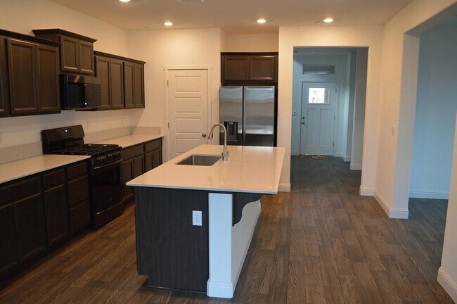 Building Photo - 2454 Fidalgo Wy