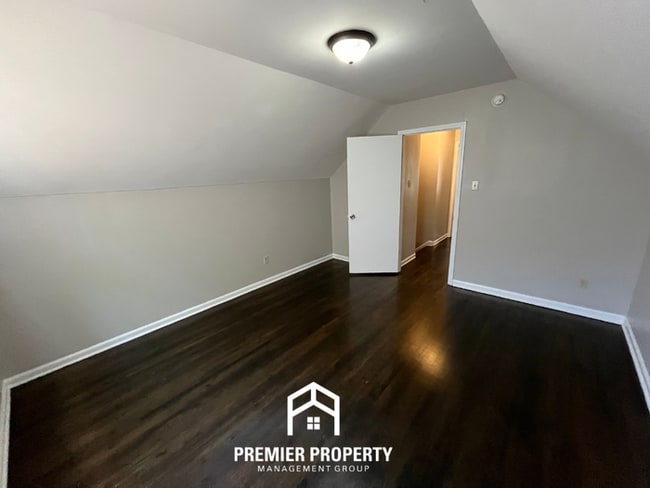 Building Photo - Spacious 4BR/2BA Home in Whitehaven | Hardwood Floors & 2-Car Garage