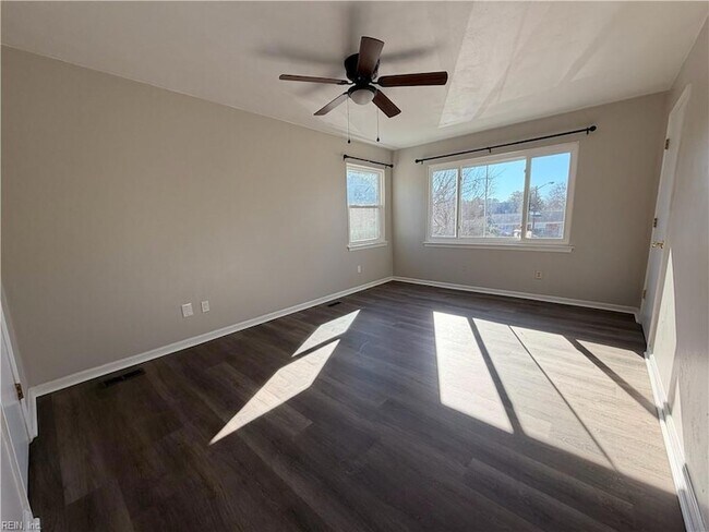 Building Photo - 5492 Pocono Pl