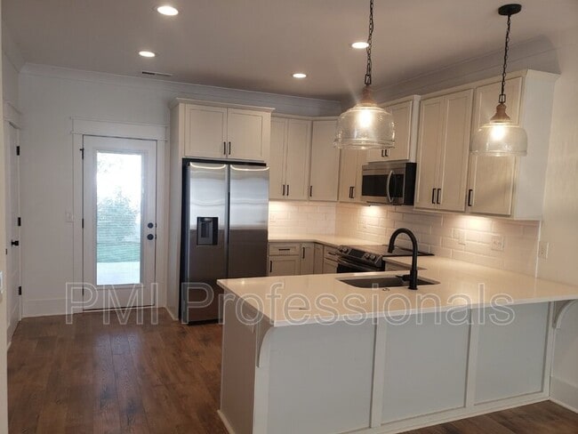 Building Photo - 205 McAuliffe St