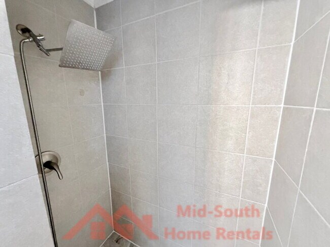 Building Photo - 1266 Hickory Ridge Dr