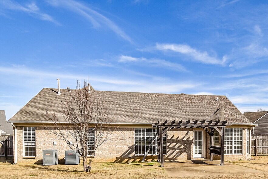 Building Photo - 2219 Baird Dr