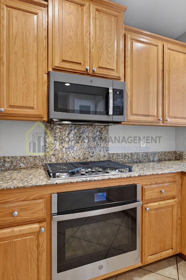 Building Photo - Spacious 3-Bed, 2-Bath Retreat on Charm Way