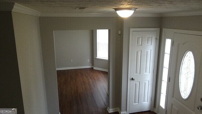 Building Photo - 235 Vaness Dr