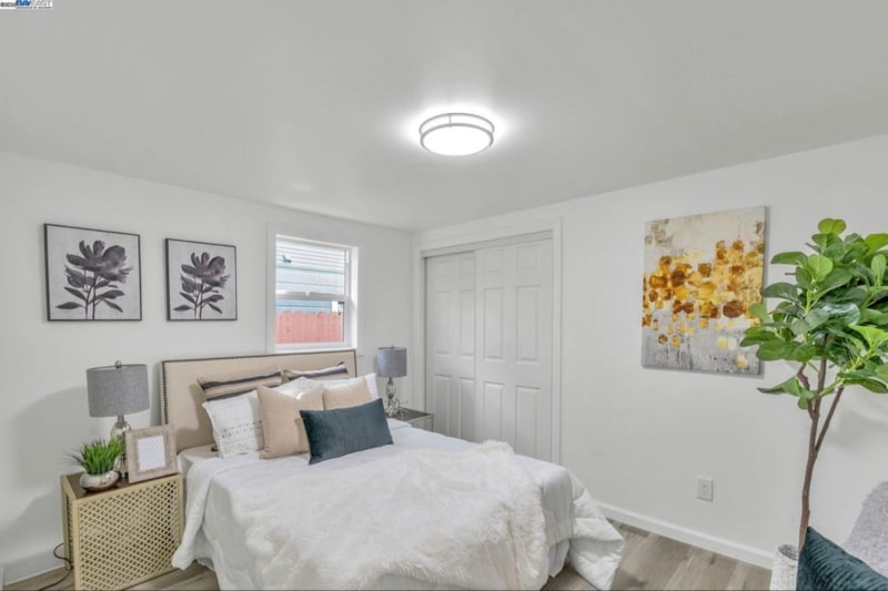 Building Photo - 2025 34th Ave