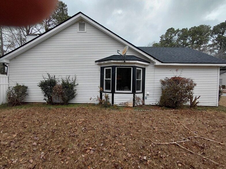 Building Photo - 742 Redland Dr