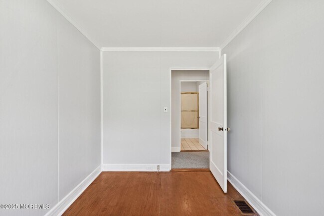 Building Photo - 565 Prospect Ave