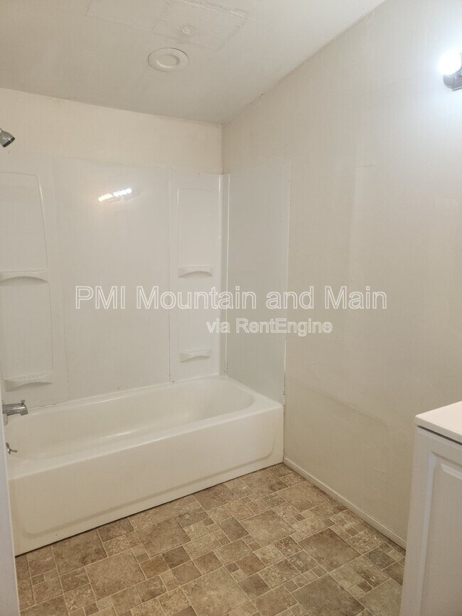 Building Photo - 26 Misty Mountain Way