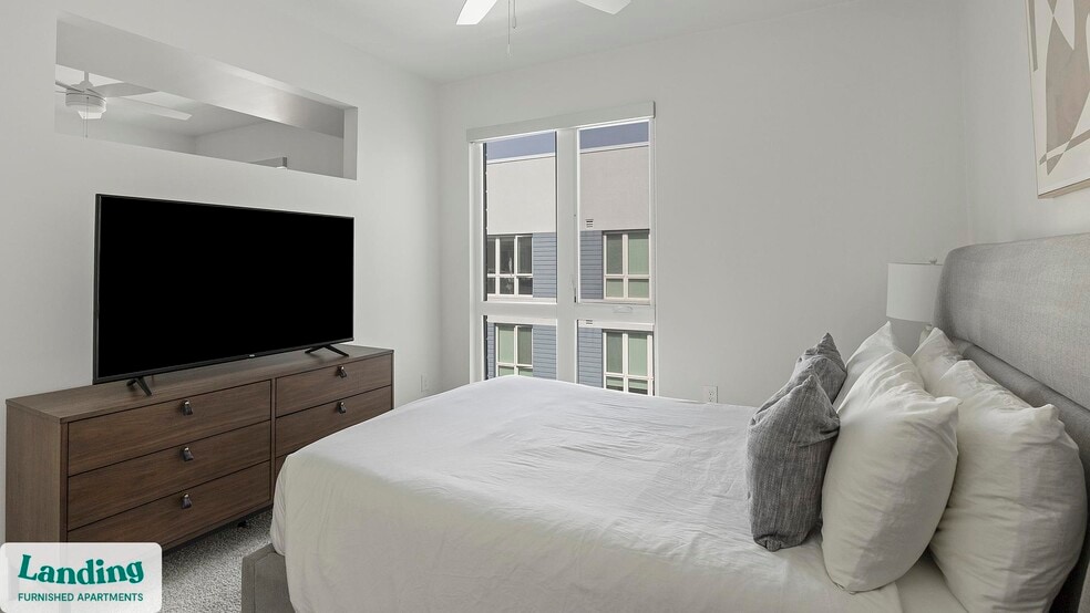 Building Photo - 707 S Farmer Ave