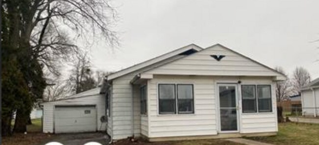 Building Photo - 1220 E 2nd St