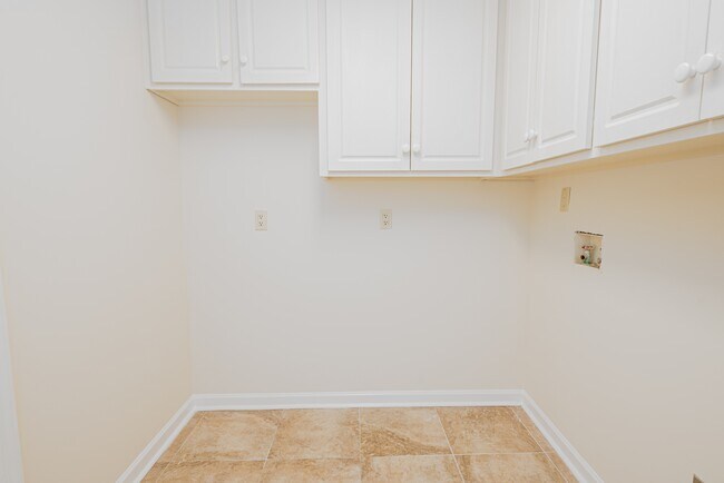 Building Photo - 6118 Gondolier Dr