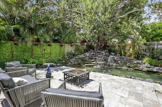 Building Photo - 600 NE 4th St